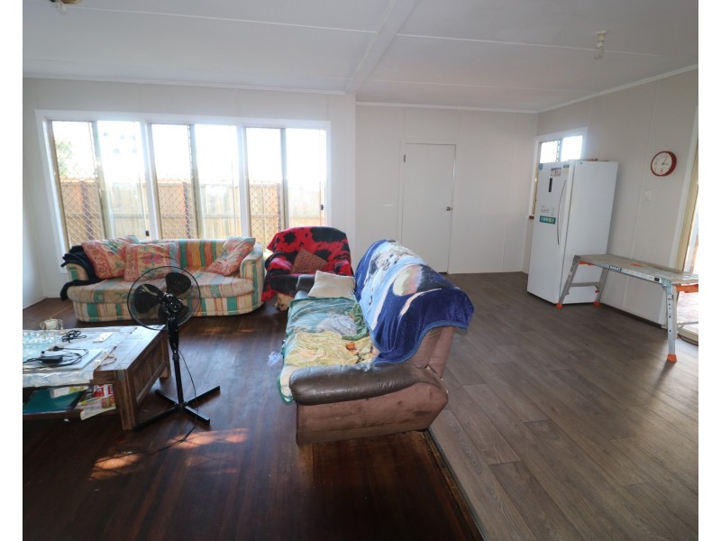 8 Churchill Street, Childers QLD 4660