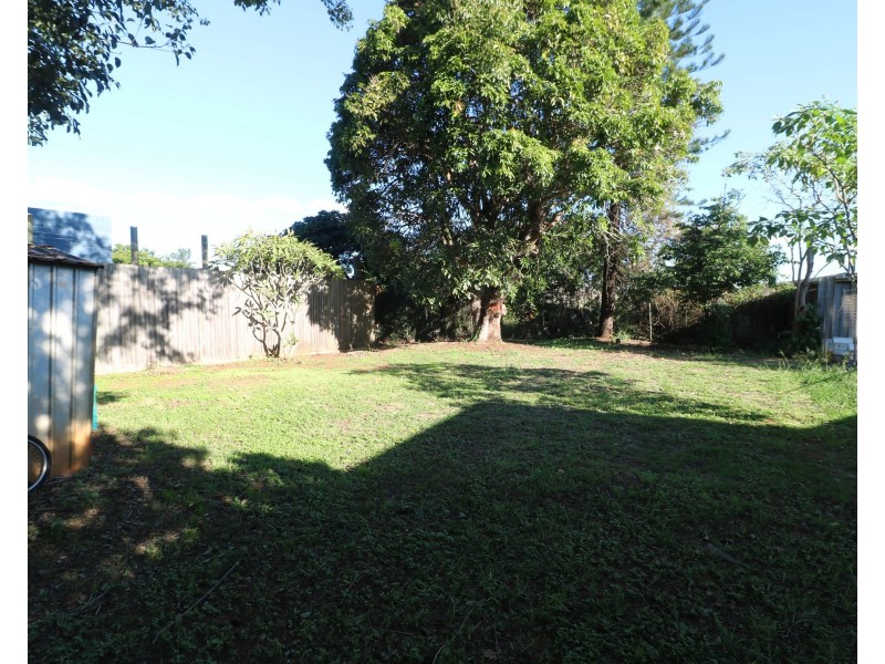 8 Churchill Street, Childers QLD 4660