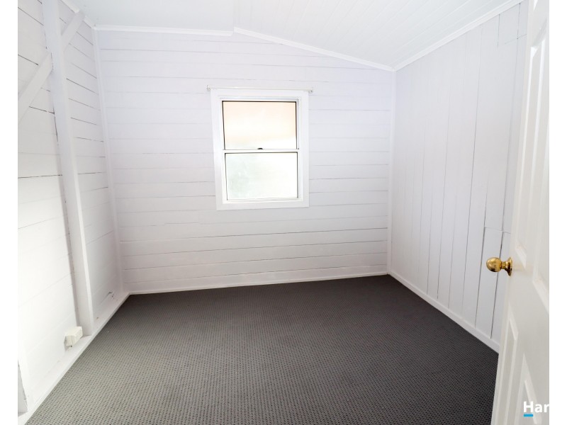 11 Dear Street, Gin Gin QLD 4671