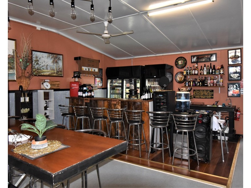 122 Churchill  Street, Childers QLD 4660