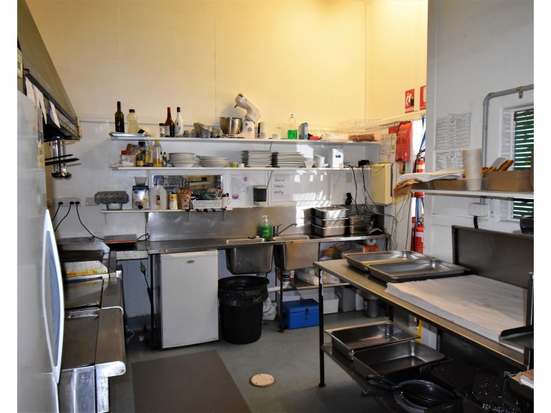 122 Churchill  Street, Childers QLD 4660