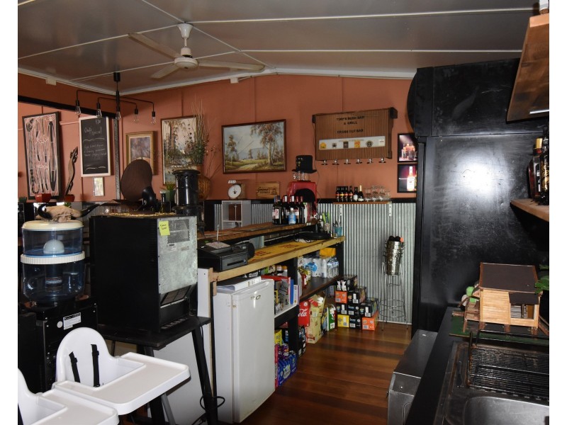 122 Churchill  Street, Childers QLD 4660