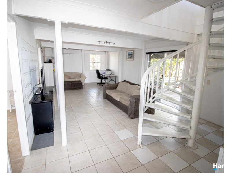 96 Esplanade, Woodgate QLD 4660