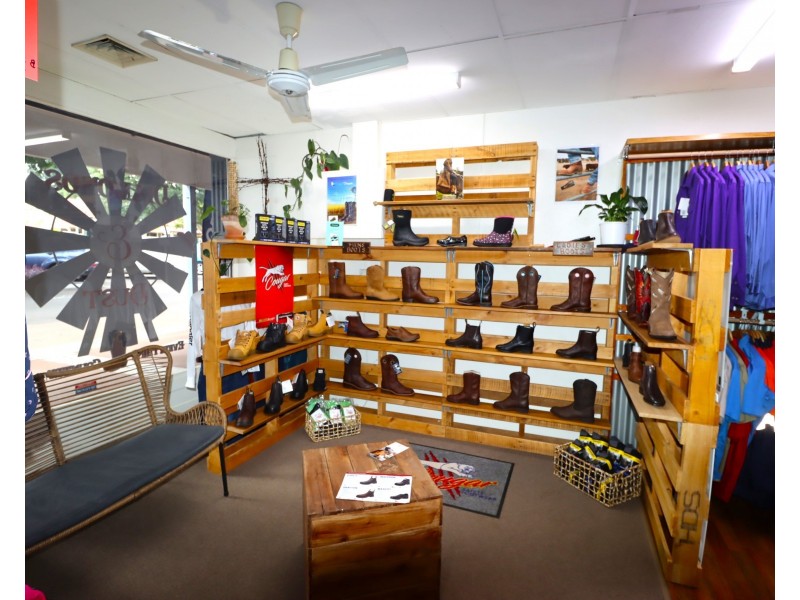 94 CHURCHILL ST, Childers QLD 4660