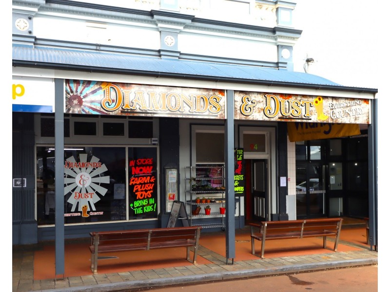 94 CHURCHILL ST, Childers QLD 4660