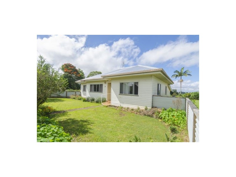 26 Tamarind Street, Maleny QLD 4552