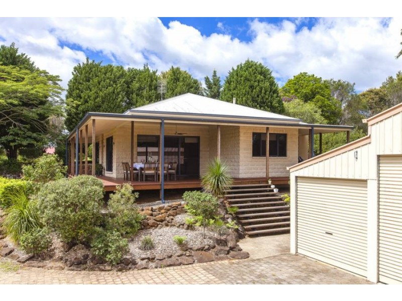 8 Moffitt Court, Maleny QLD 4552