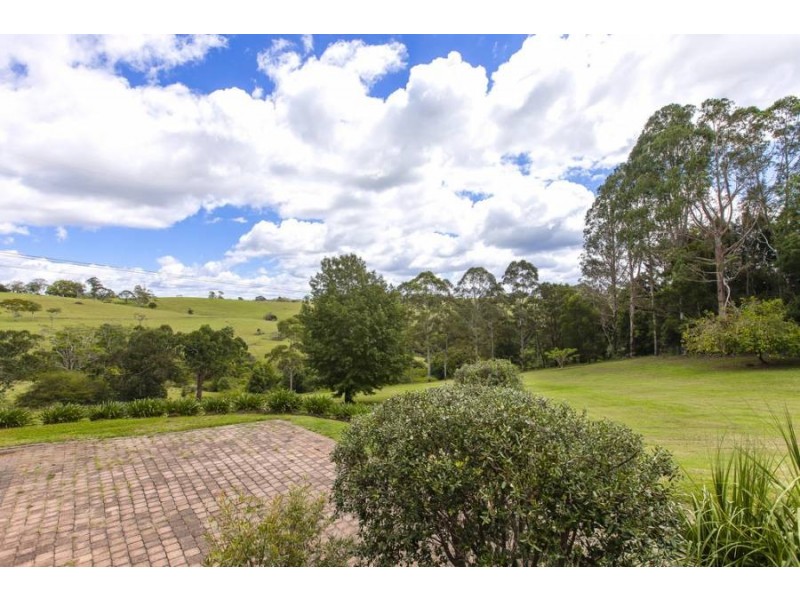 8 Moffitt Court, Maleny QLD 4552