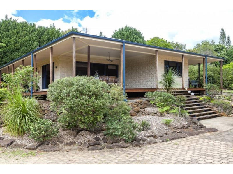 8 Moffitt Court, Maleny QLD 4552
