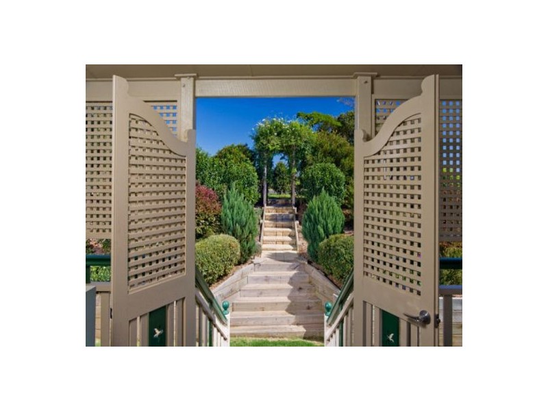 2 Lorikeet Lane, Maleny QLD 4552