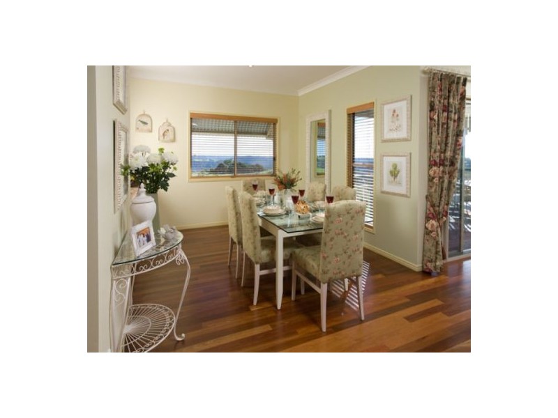 2 Lorikeet Lane, Maleny QLD 4552