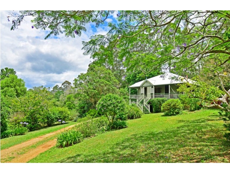 12 Burgess Avenue, Maleny QLD 4552