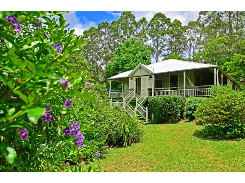 12 Burgess Avenue, Maleny QLD 4552
