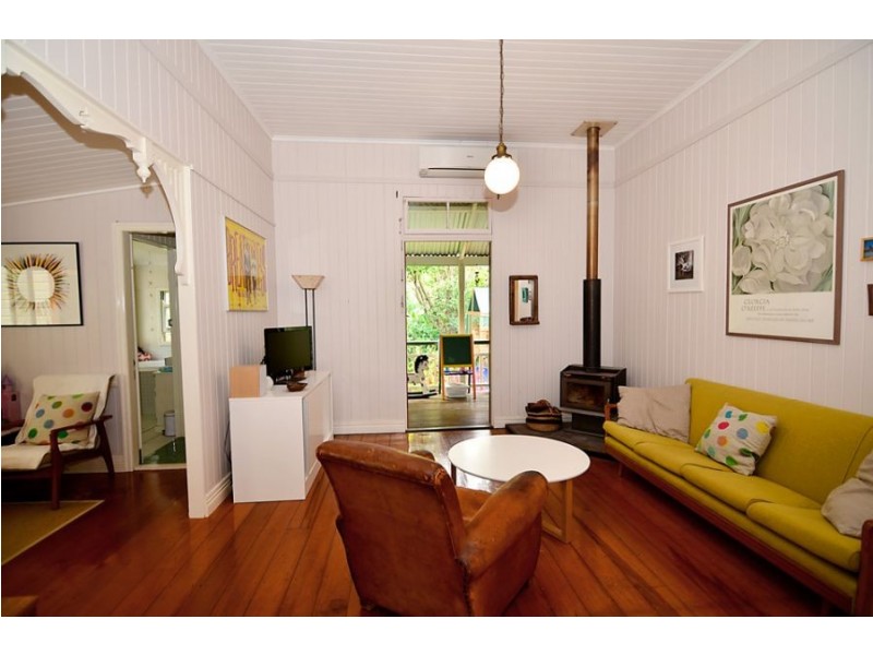 12 Burgess Avenue, Maleny QLD 4552