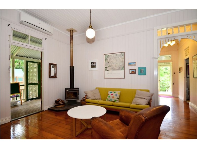 12 Burgess Avenue, Maleny QLD 4552