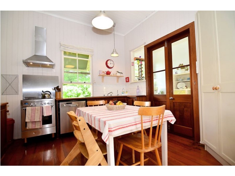 12 Burgess Avenue, Maleny QLD 4552