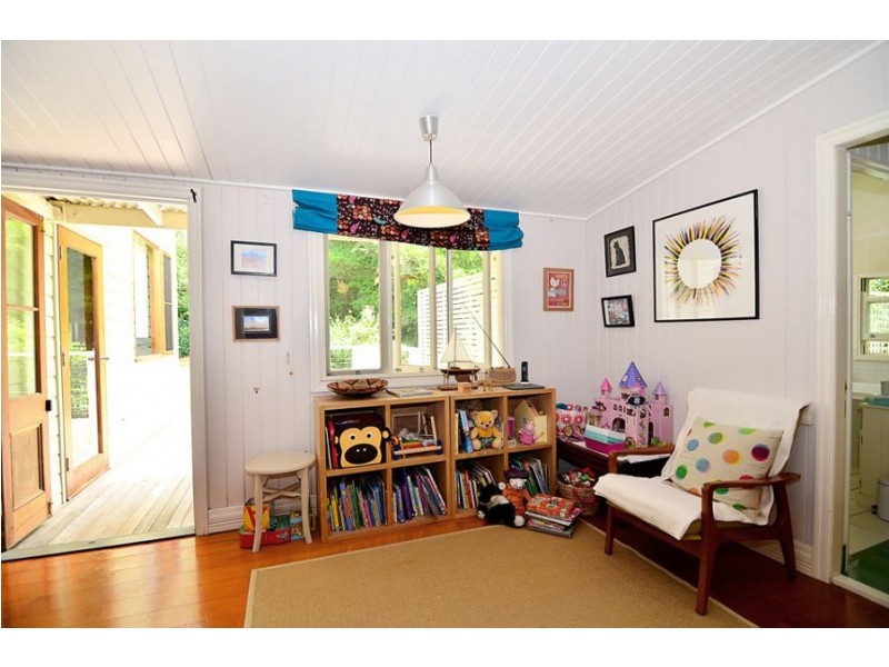 12 Burgess Avenue, Maleny QLD 4552