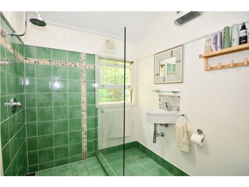 12 Burgess Avenue, Maleny QLD 4552