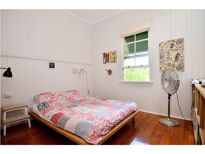 12 Burgess Avenue, Maleny QLD 4552