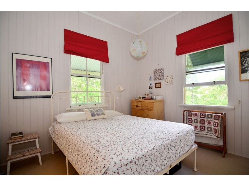 12 Burgess Avenue, Maleny QLD 4552