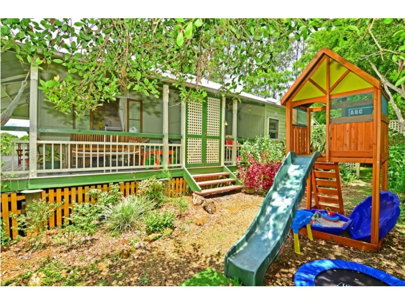 12 Burgess Avenue, Maleny QLD 4552