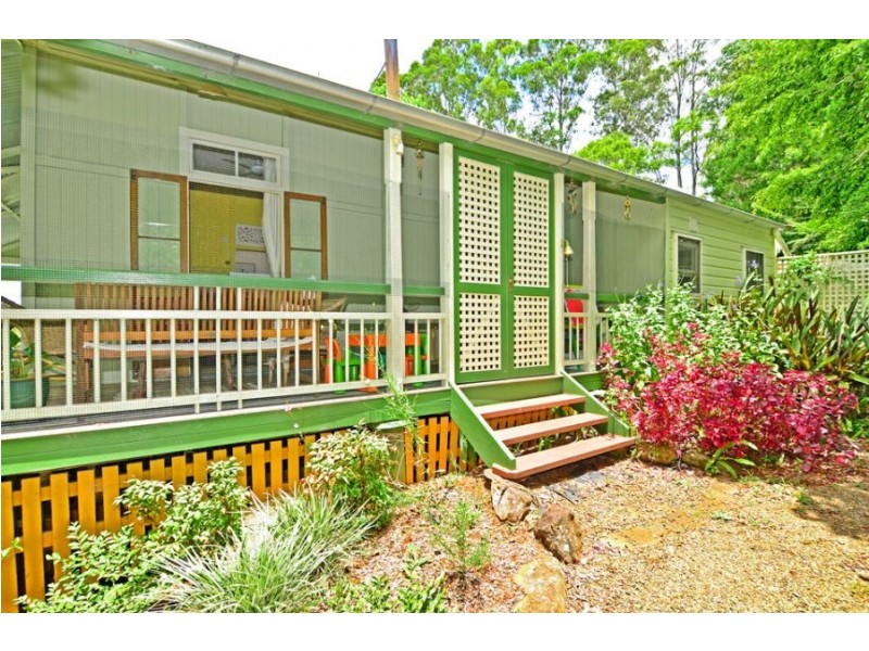 12 Burgess Avenue, Maleny QLD 4552