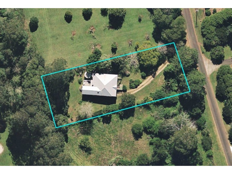 12 Burgess Avenue, Maleny QLD 4552