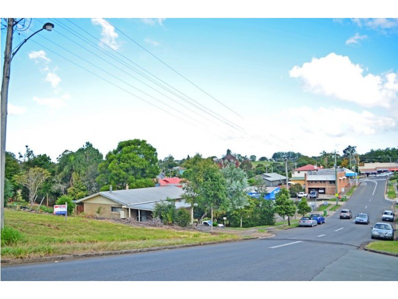 10 Teak Street, Maleny QLD 4552