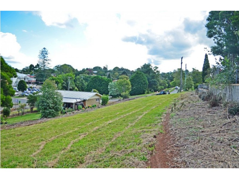 10 Teak Street, Maleny QLD 4552