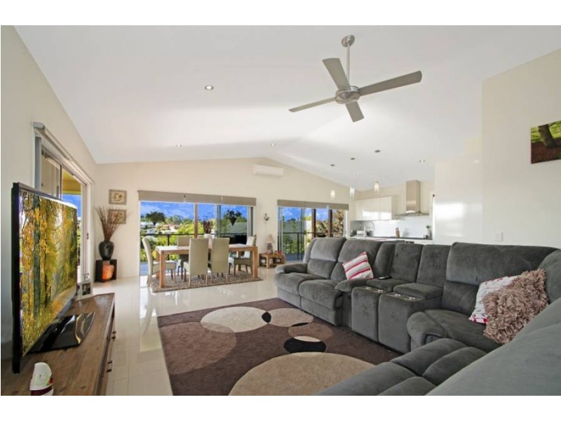 25 Laurel Street, Maleny QLD 4552