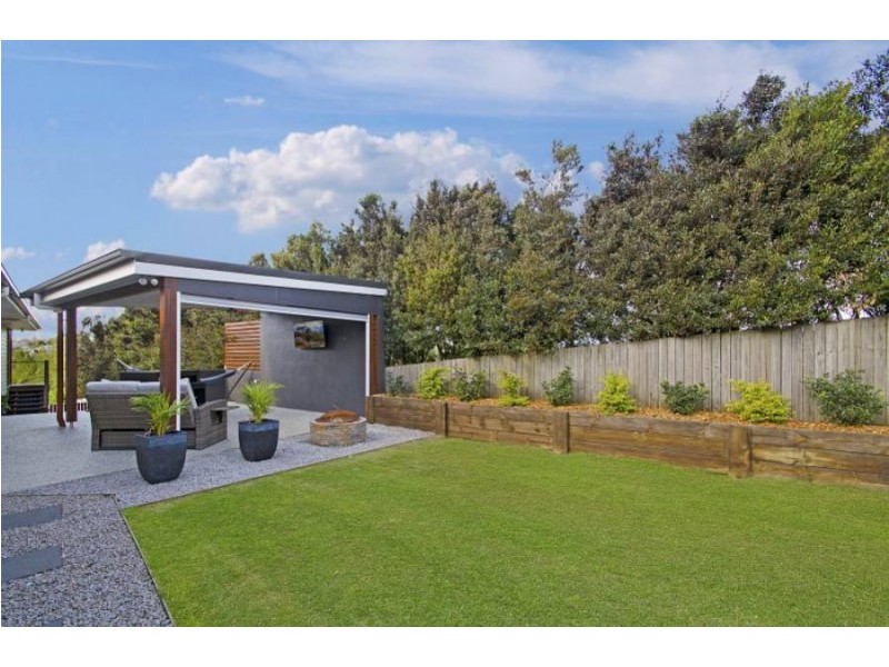 25 Laurel Street, Maleny QLD 4552