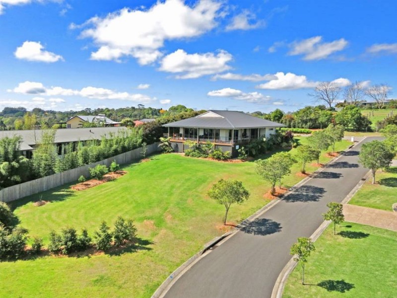 25 Laurel Street, Maleny QLD 4552