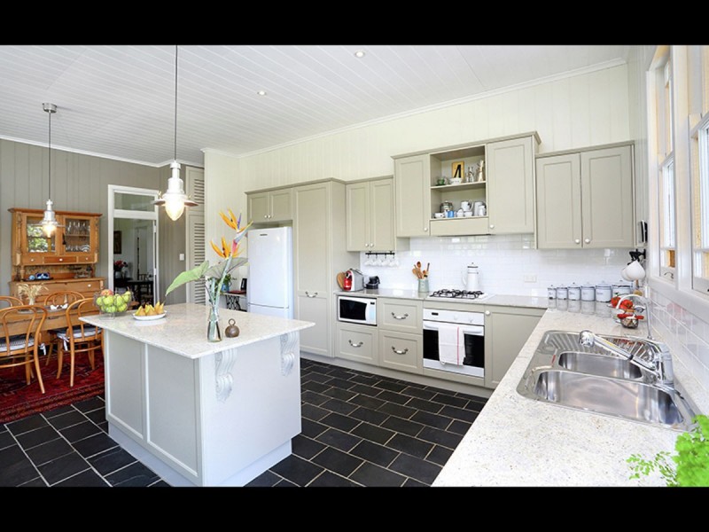 4 Moffitt Court, Maleny QLD 4552