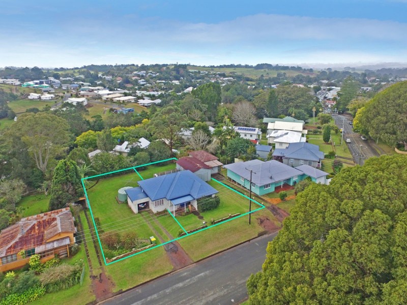 22 Cedar Street, Maleny QLD 4552