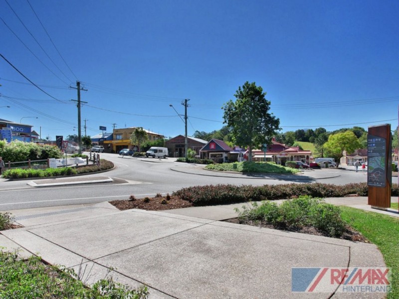 18 Coral Street, Maleny QLD 4552