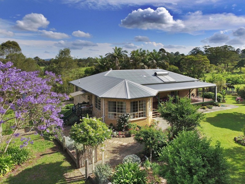 18 Sternberg Road, Maleny QLD 4552