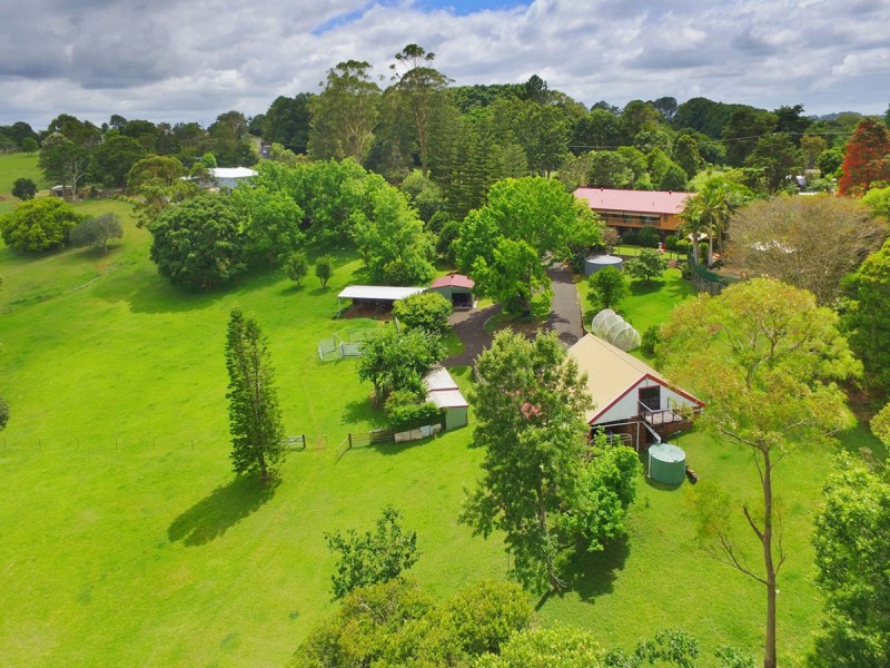 86 Dixon Ave, Maleny QLD 4552