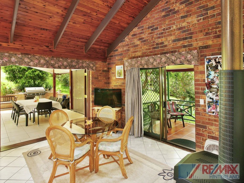 86 Dixon Ave, Maleny QLD 4552