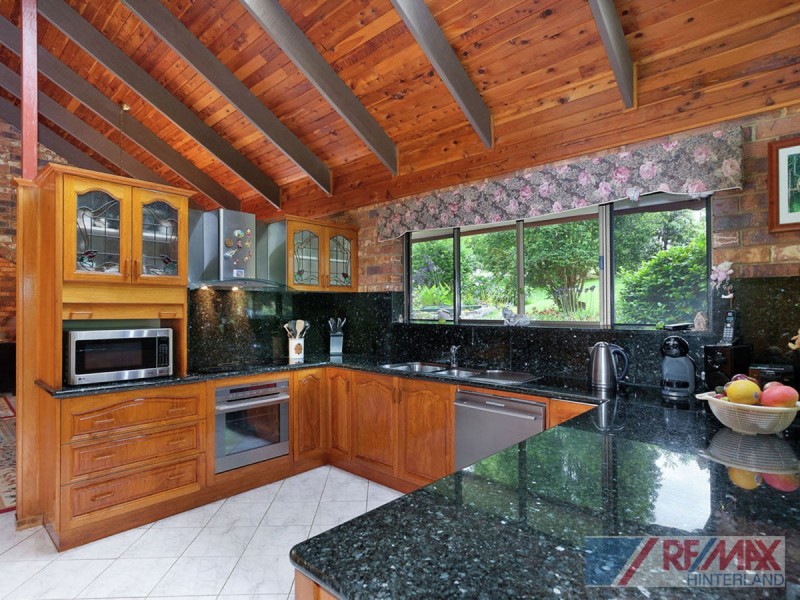 86 Dixon Ave, Maleny QLD 4552