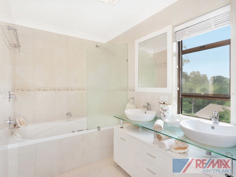 86 Dixon Ave, Maleny QLD 4552