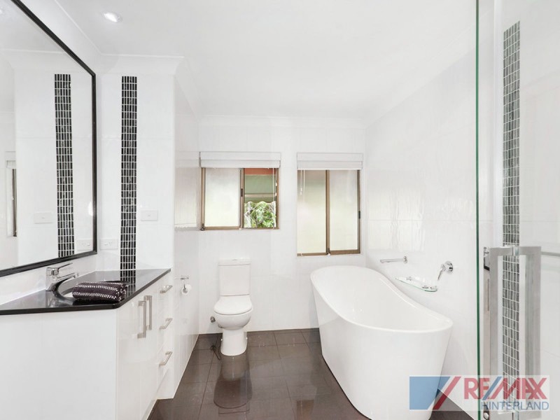 86 Dixon Ave, Maleny QLD 4552