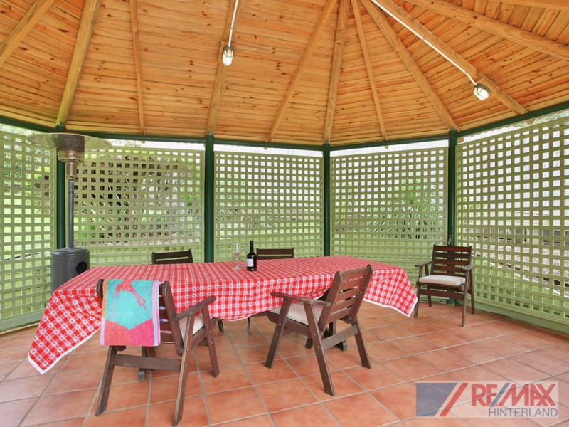 86 Dixon Ave, Maleny QLD 4552