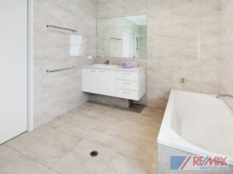 6 Ribbonwood Ave, Maleny QLD 4552