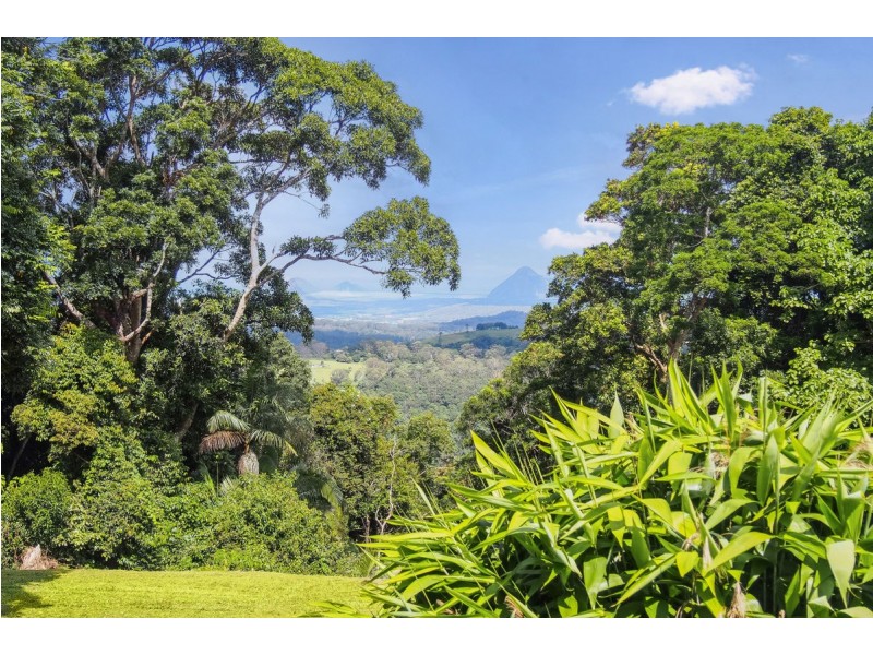 13 Alfs Road, Maleny QLD 4552