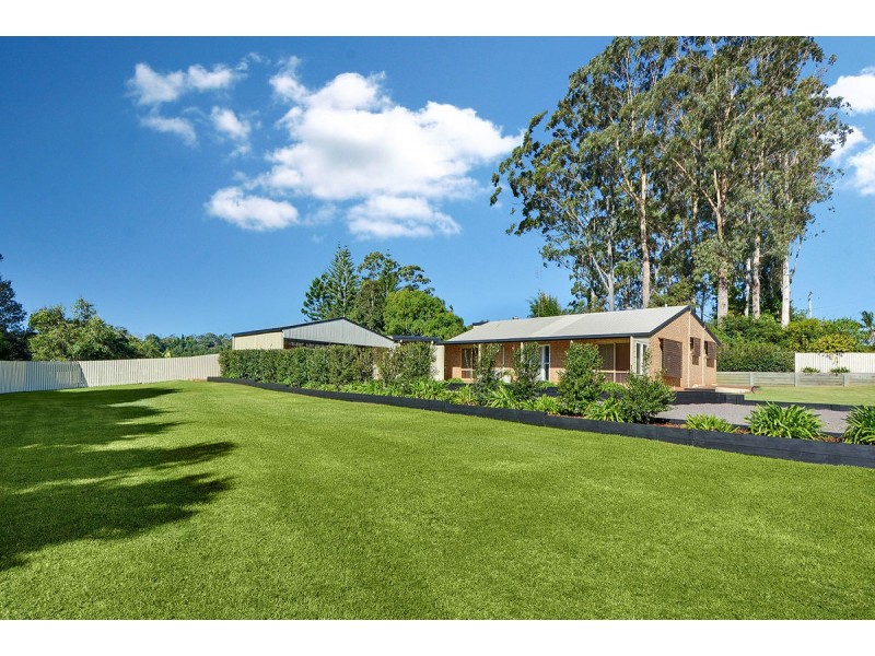 12 Meadow Road, Maleny QLD 4552
