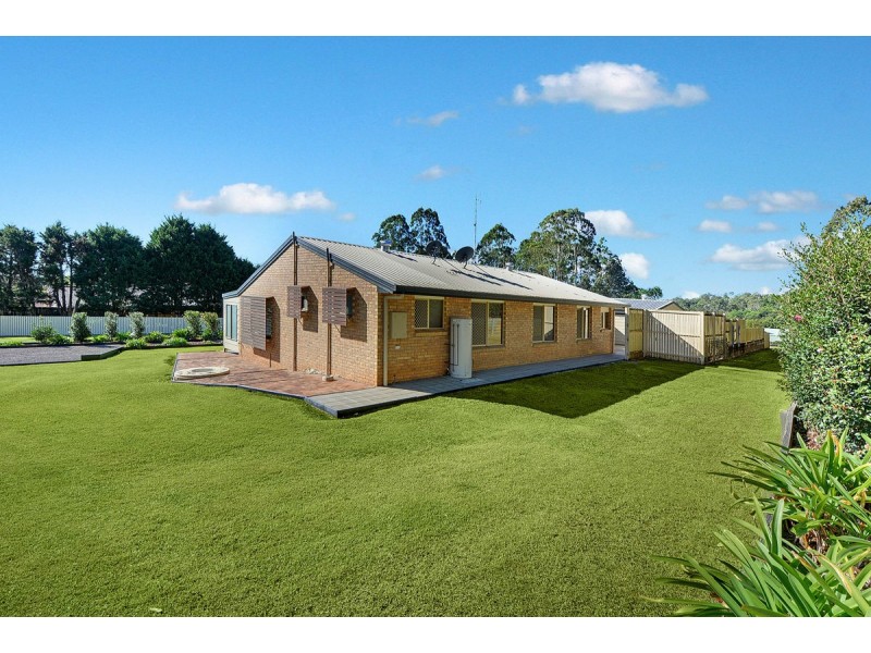 12 Meadow Road, Maleny QLD 4552