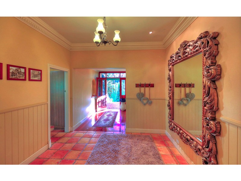 21 Centenary Drive, Maleny QLD 4552