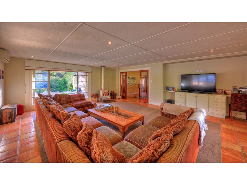 21 Centenary Drive, Maleny QLD 4552