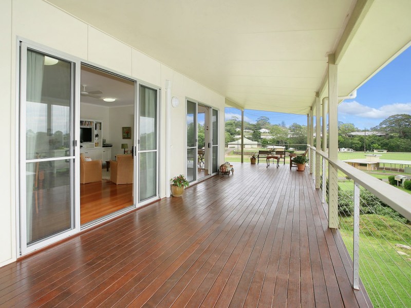 13 Ribbonwood Ave, Maleny QLD 4552