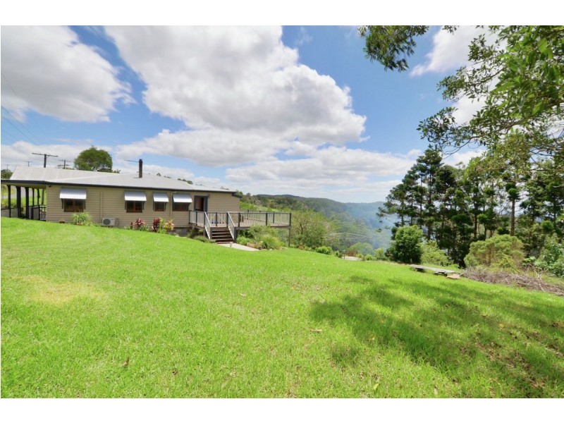 203 Schultz Road, Maleny QLD 4552